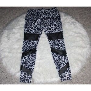 RW Leggings Size M Black & White Leopard Print Yoga Pilates Running Workout  New